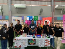 رکن پارلیمنٹ عزت مآب مورڈی بیمول کے ساتھ ایک گروپ فوٹو