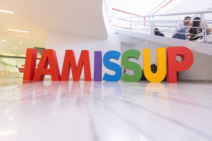 'I AM ISSUP' Signage